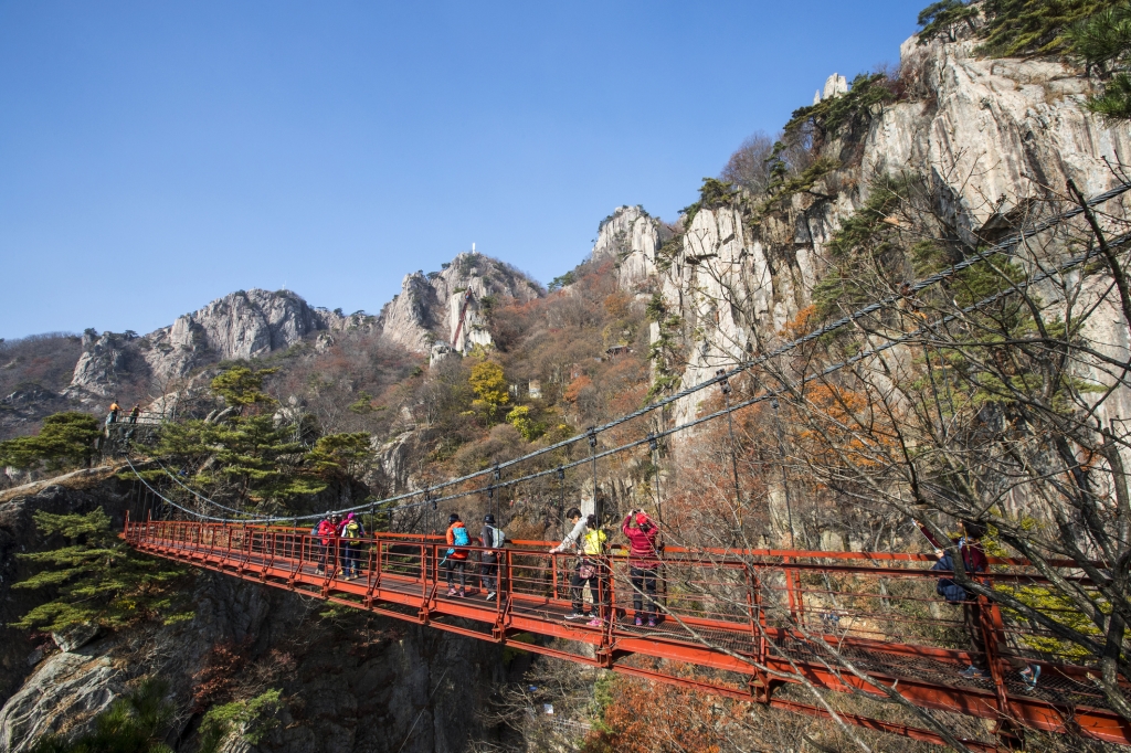 Explore the Wonders of Daedunsan Mountain: A Nature Lover’s Paradise