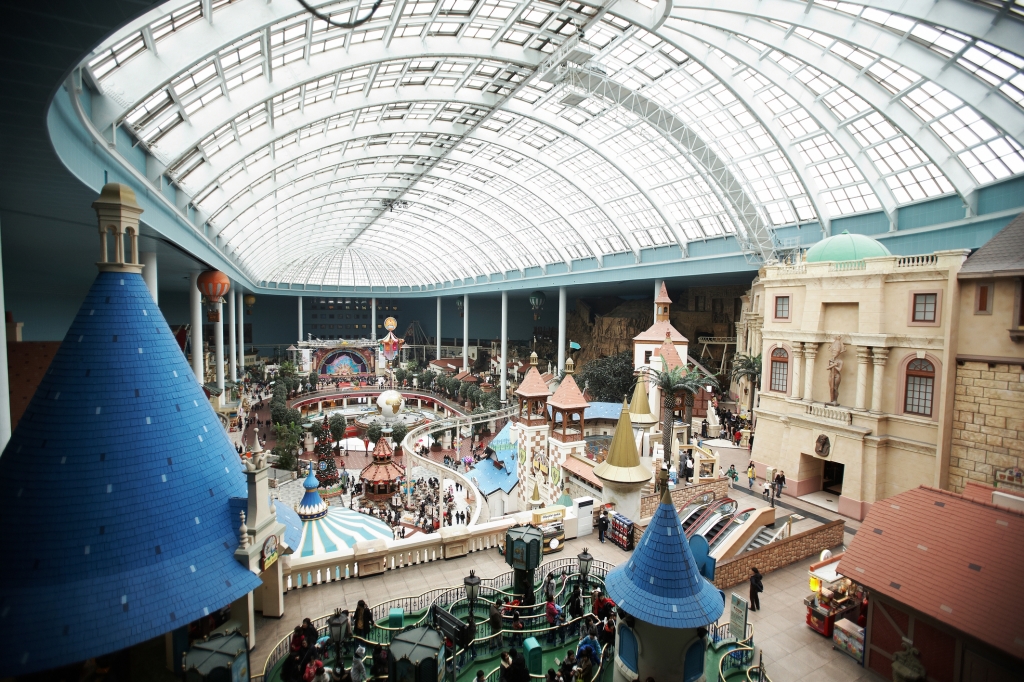 Discover the Wonders of Lotte World Theme Park