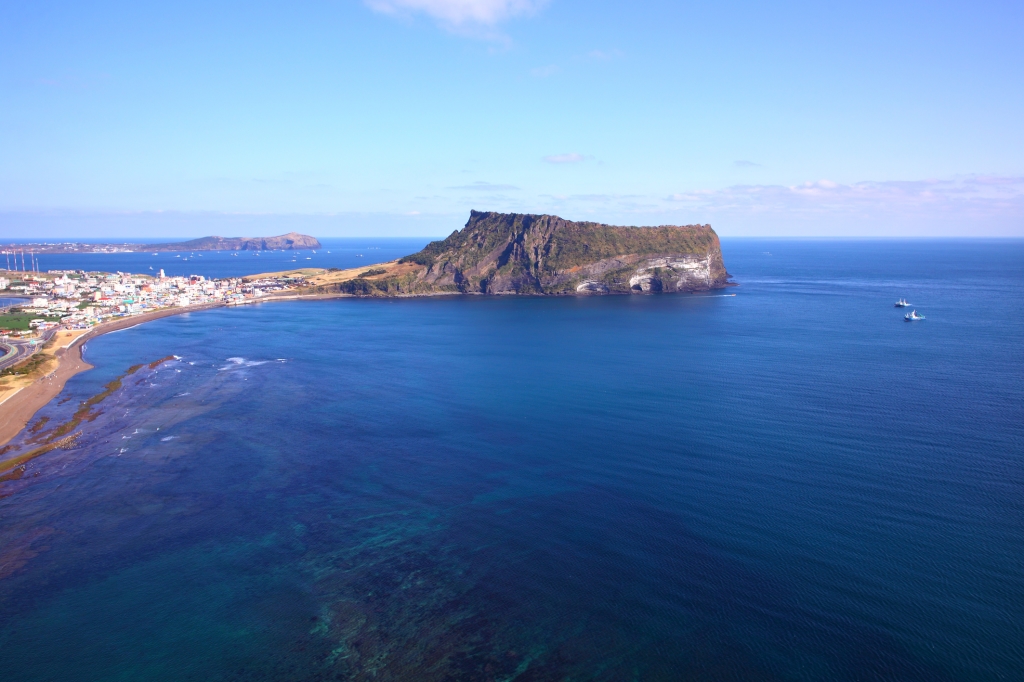  Discovering the Wonders of Seongsan Ilchulbong Peak